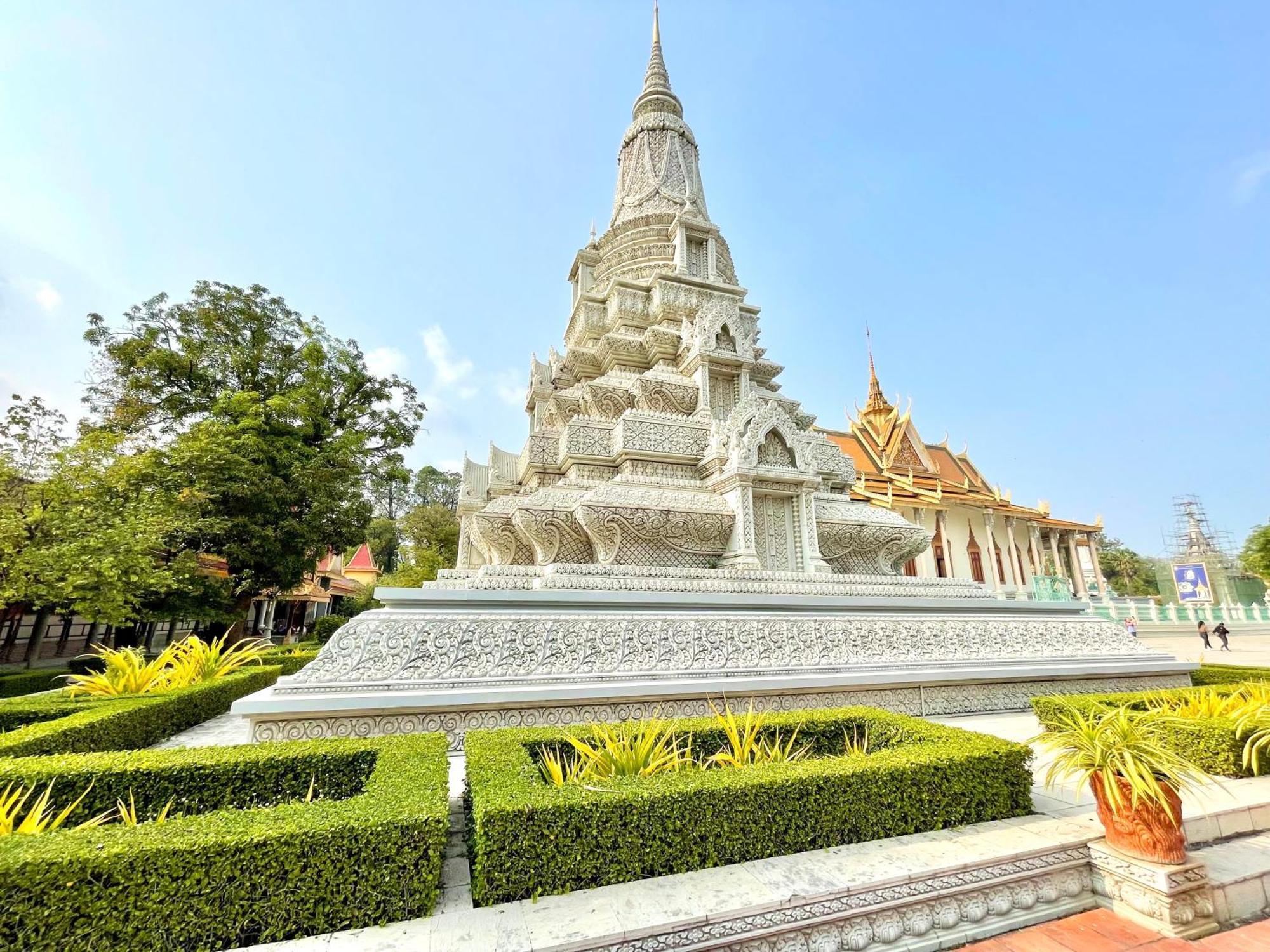 Sky Hotel Central Phnom Penh - Rooms & Apartments Exterior foto