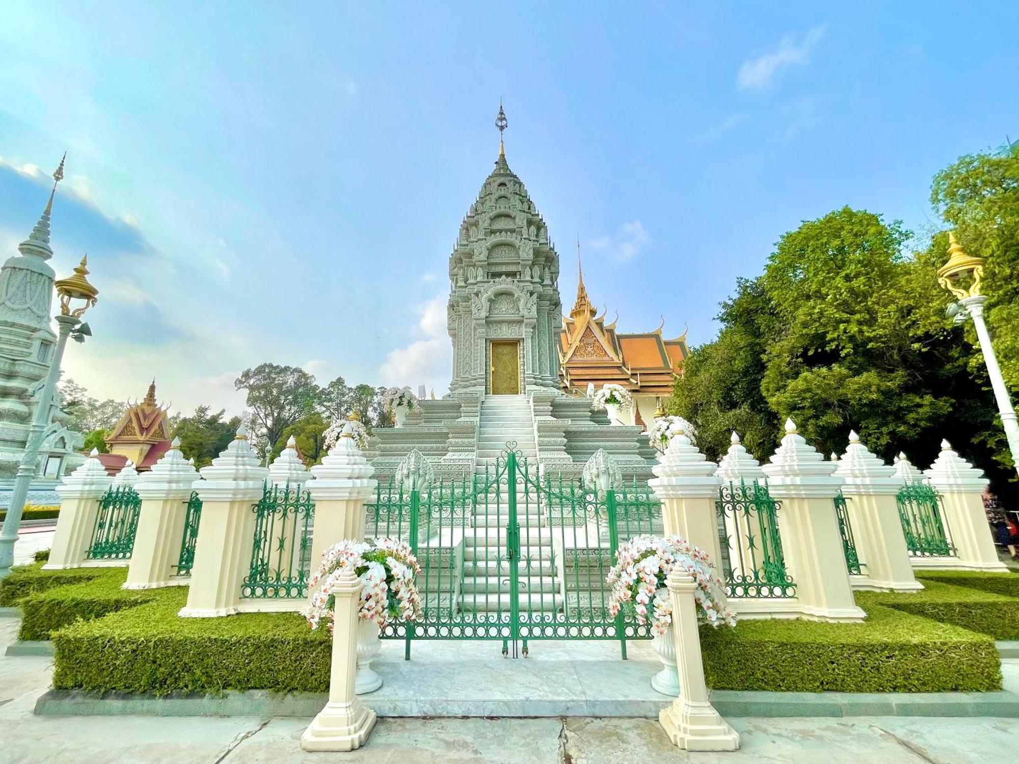 Sky Hotel Central Phnom Penh - Rooms & Apartments Exterior foto