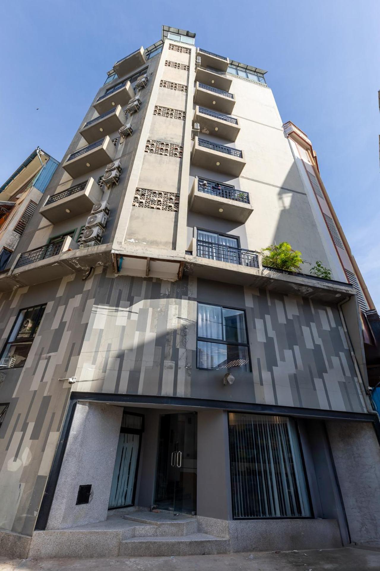 Sky Hotel Central Phnom Penh - Rooms & Apartments Exterior foto